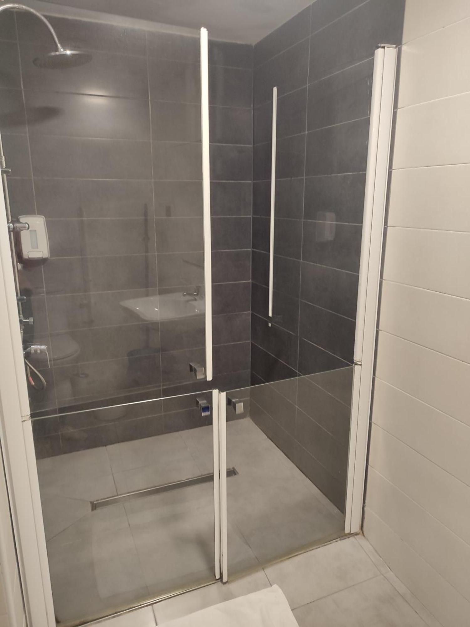 Bilbao Metropolitan Hostel By Bossh Hotels Εξωτερικό φωτογραφία